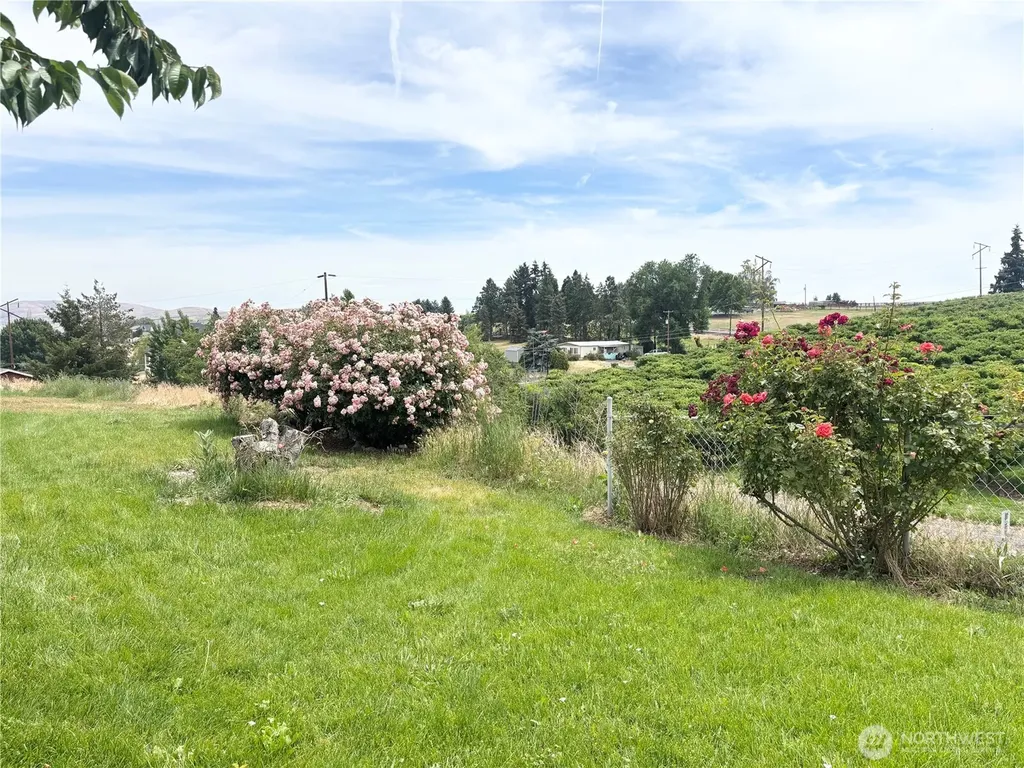 2261 Pleasant Hill Road Selah WA 98942