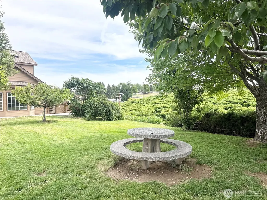 2261 Pleasant Hill Road Selah WA 98942