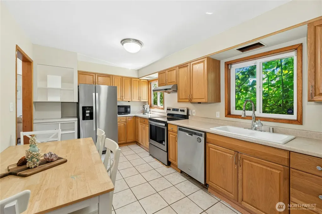 12647 2nd Avenue S Burien WA 98168