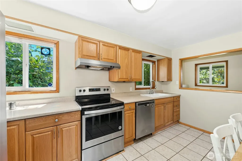 12647 2nd Avenue S Burien WA 98168