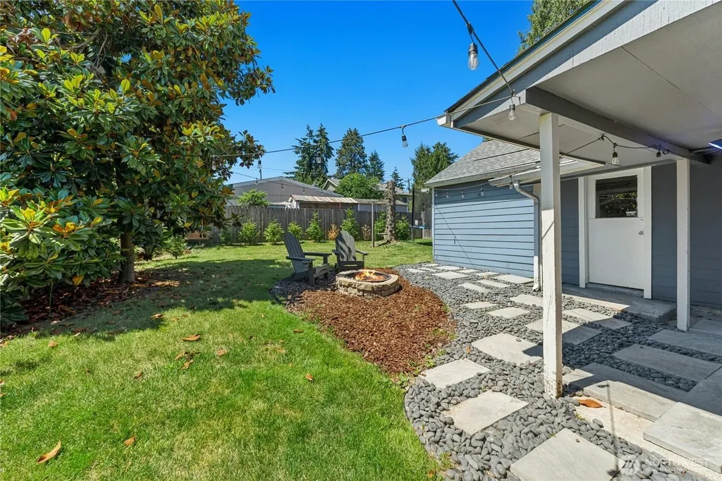 12647 2nd Avenue S Burien WA 98168