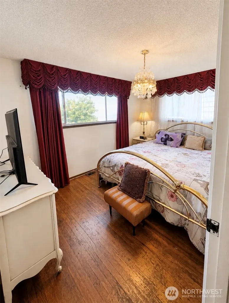 5919 19th Ave S Seattle WA 98108