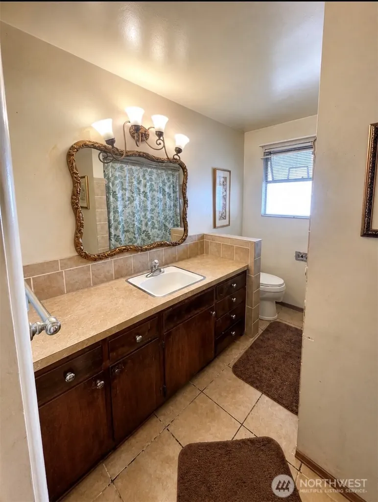 5919 19th Ave S Seattle WA 98108