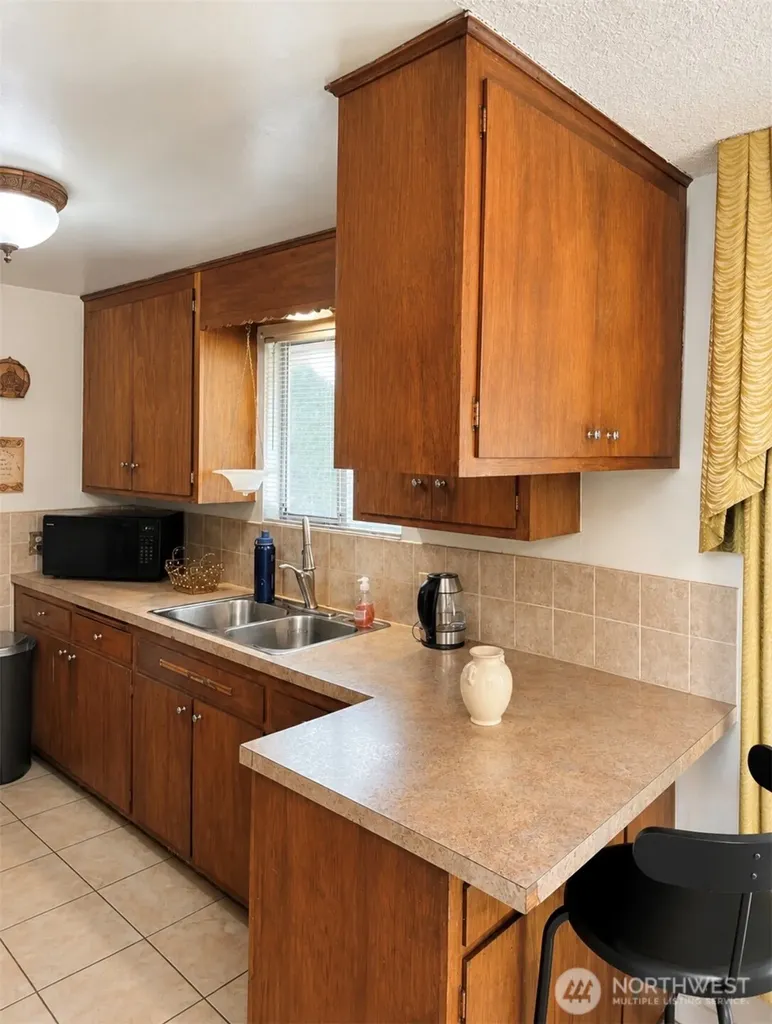 5919 19th Ave S Seattle WA 98108