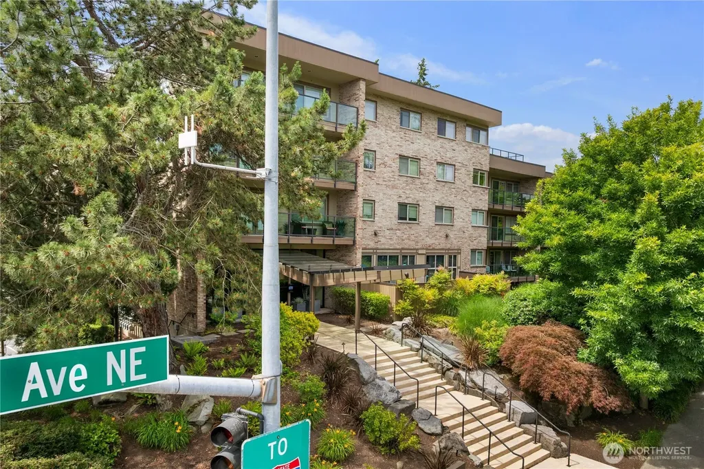 511 100th Avenue NE Bellevue WA 98004