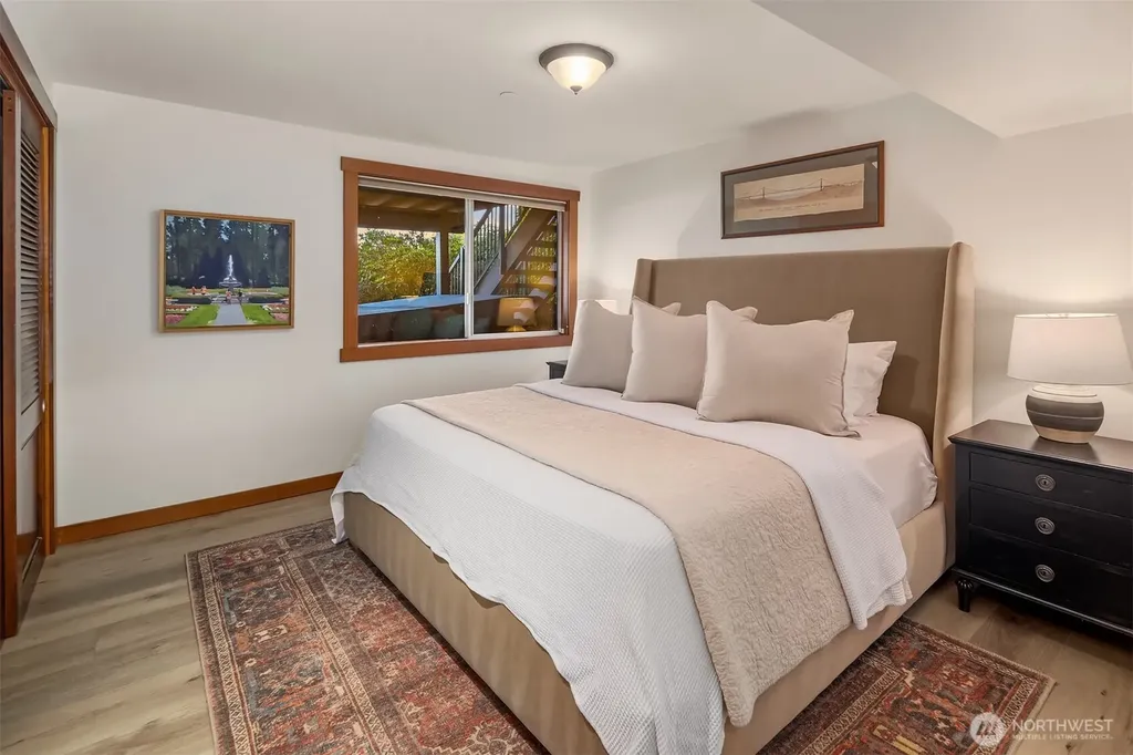 10929 SE Lake Road Bellevue WA 98004