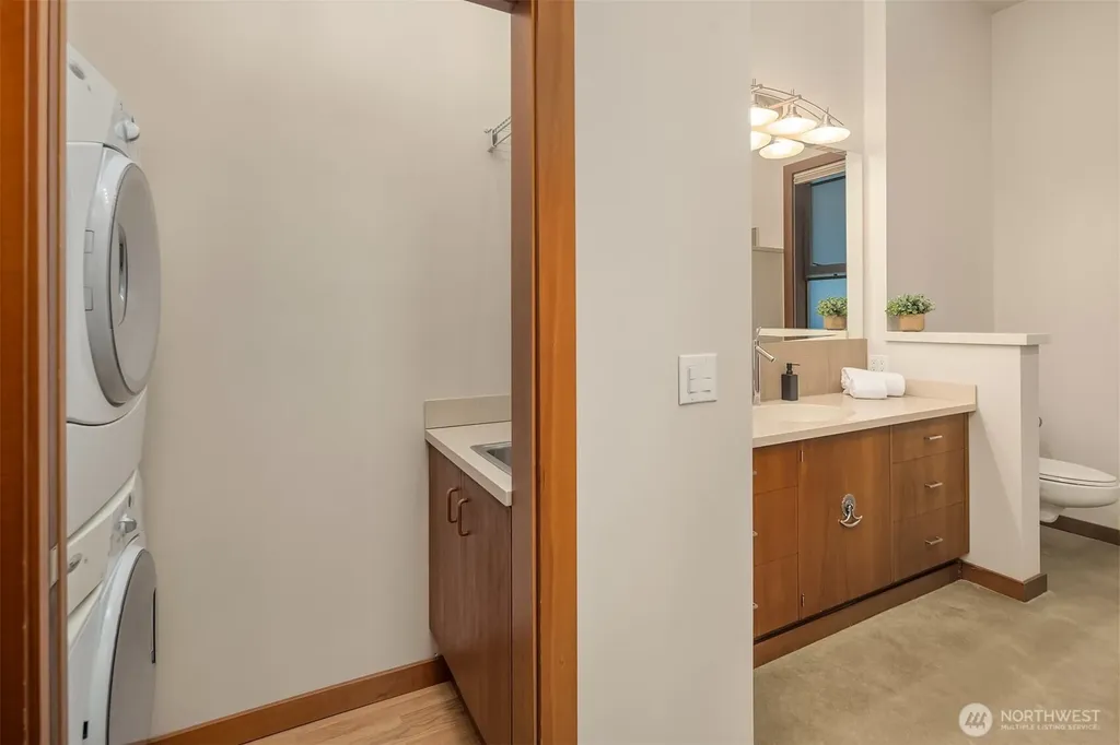 10929 SE Lake Road Bellevue WA 98004