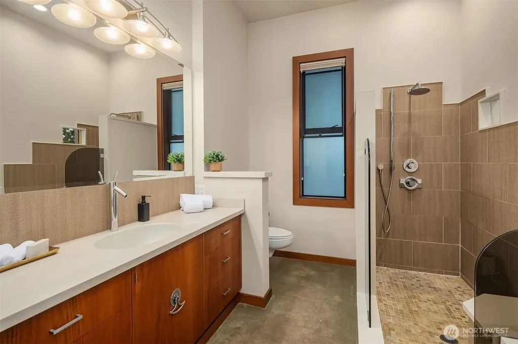 10929 SE Lake Road Bellevue WA 98004
