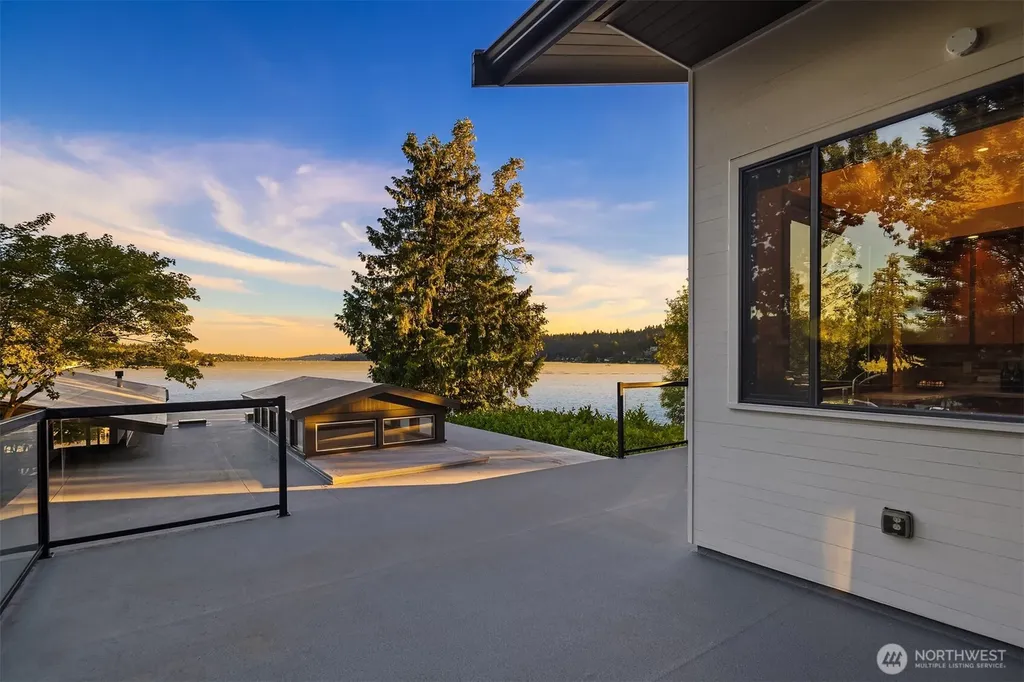 10929 SE Lake Road Bellevue WA 98004