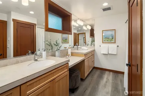 10929 SE Lake Road Bellevue WA 98004