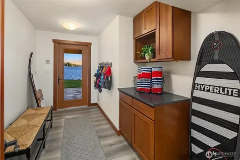 10929 SE Lake Road Bellevue WA 98004