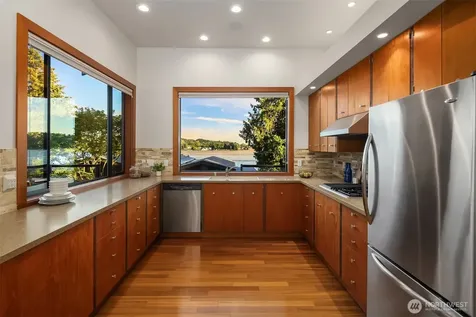 10929 SE Lake Road Bellevue WA 98004