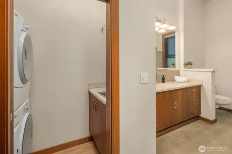 10929 SE Lake Road Bellevue WA 98004