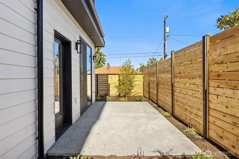 9739 12th Avenue NW Seattle WA 98117