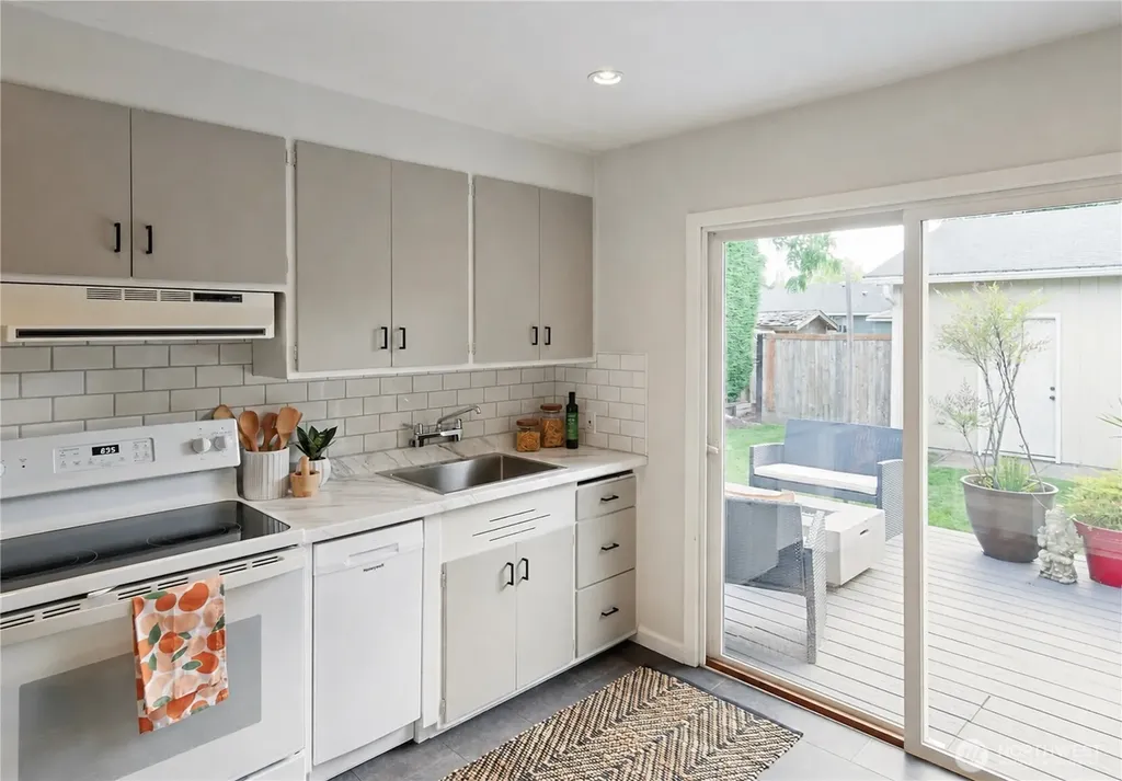 9219 30th Avenue SW Seattle WA 98126