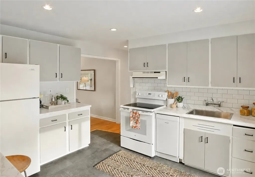 9219 30th Avenue SW Seattle WA 98126