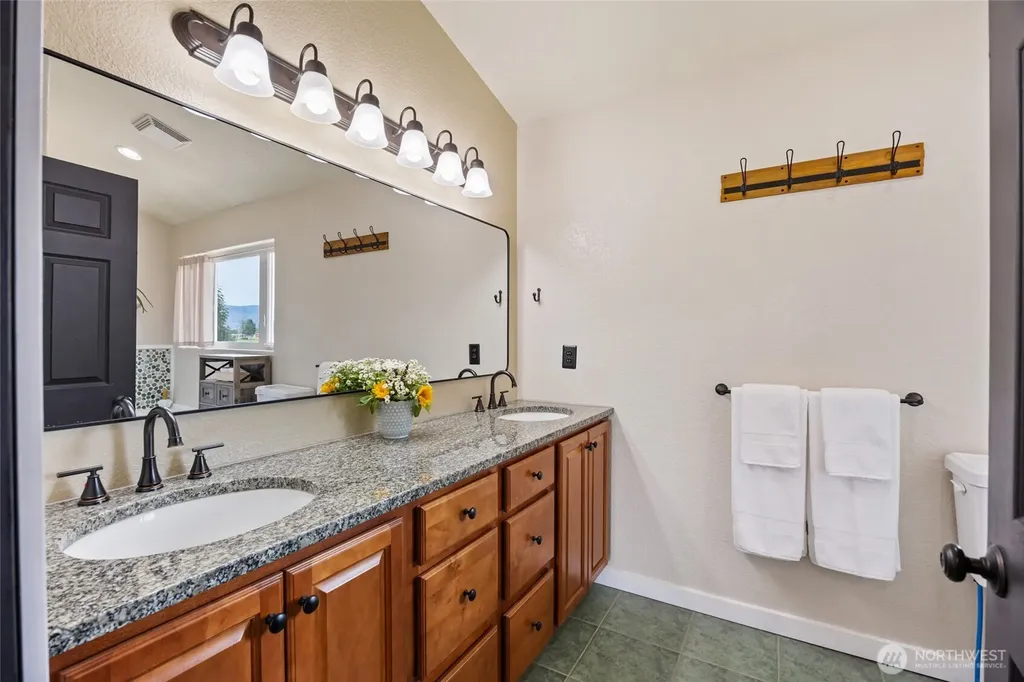 12 S Kirkpatrick Road Omak WA 98841