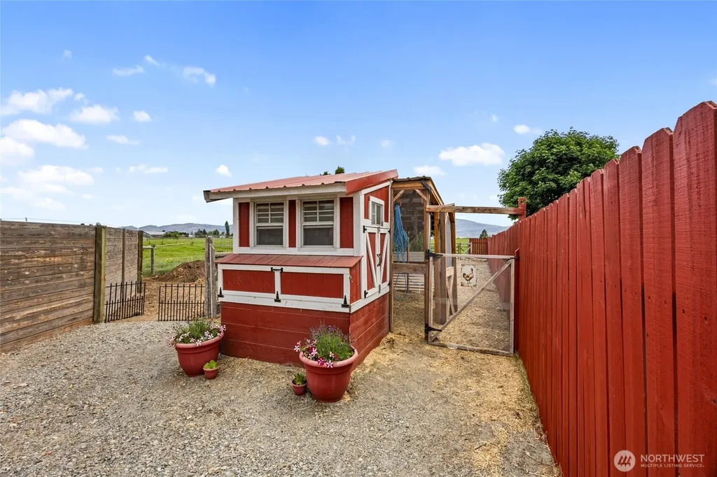 12 S Kirkpatrick Road Omak WA 98841