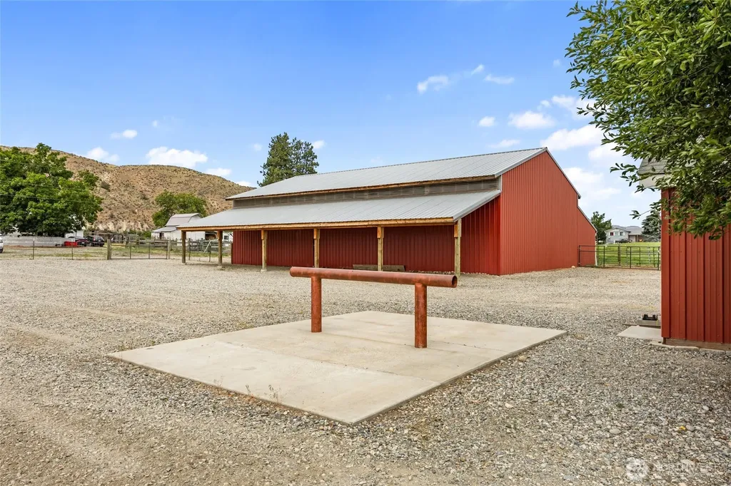 12 S Kirkpatrick Road Omak WA 98841