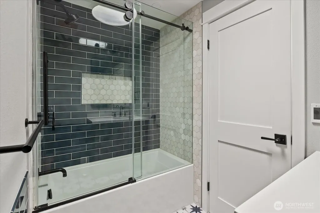 6632 NE 196th Street Kenmore WA 98028