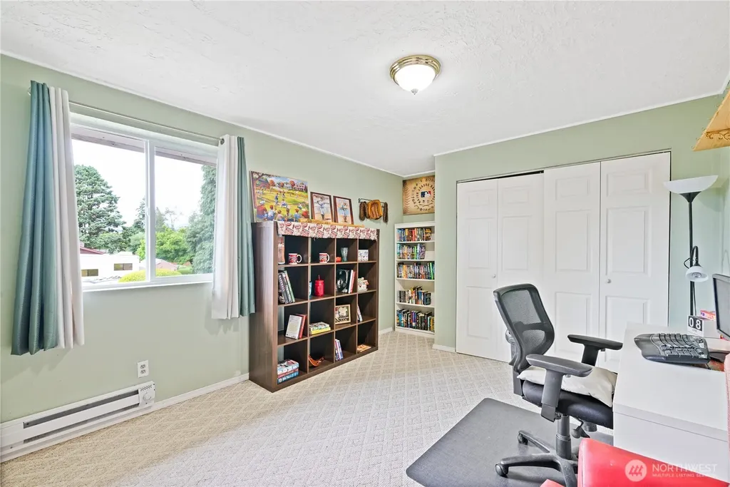 3284 Oak Street Longview WA 98632