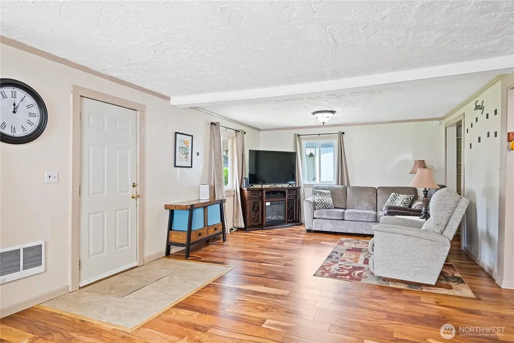 3284 Oak Street Longview WA 98632