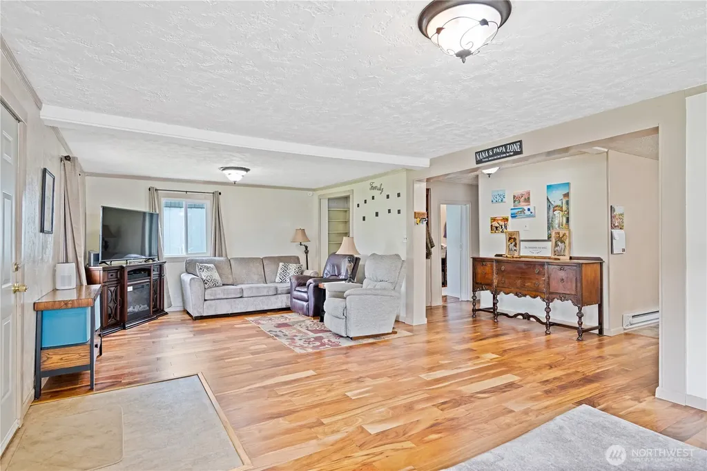 3284 Oak Street Longview WA 98632