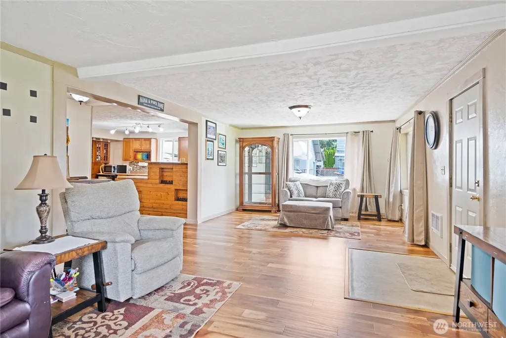 3284 Oak Street Longview WA 98632