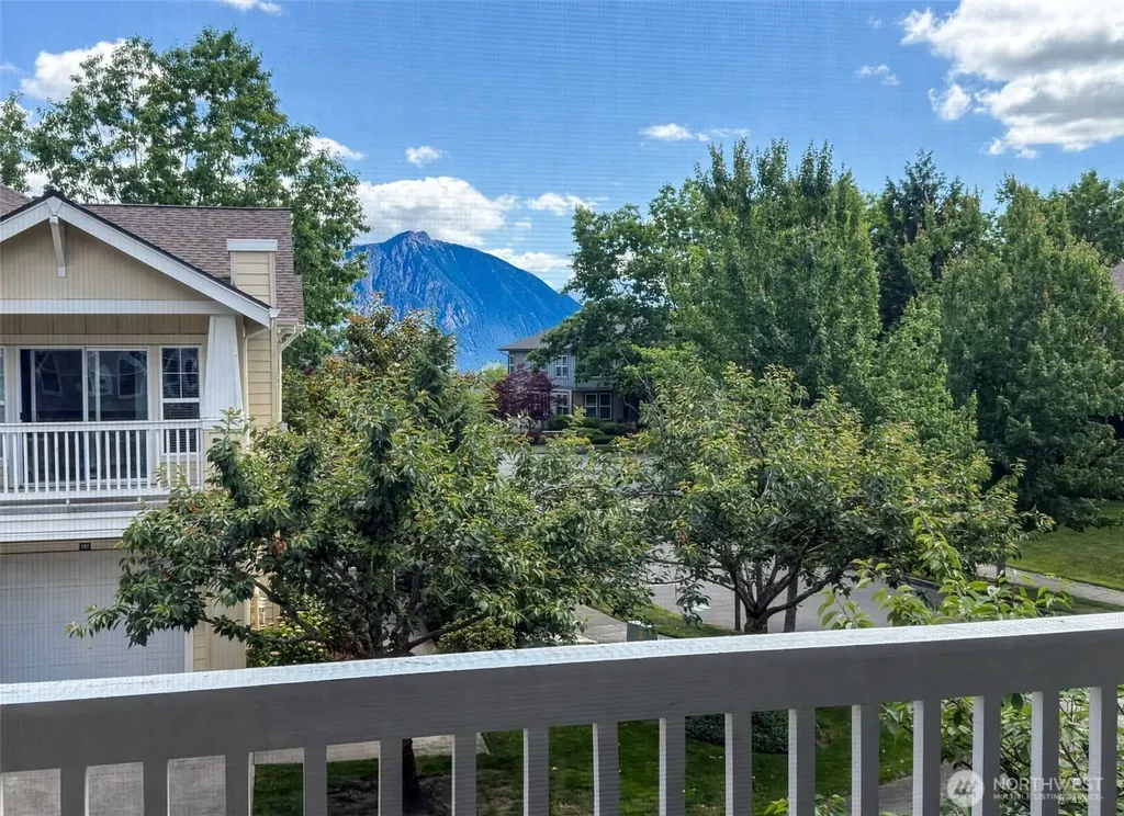 7705 Fairway Avenue SE Snoqualmie WA 98065