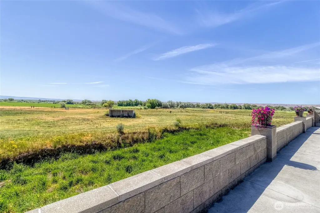 219 Reeds Road Touchet WA 99360