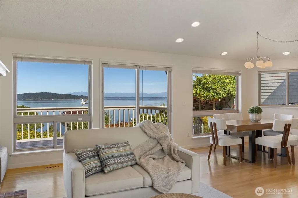 70 Hewitt Drive Steilacoom WA 98388