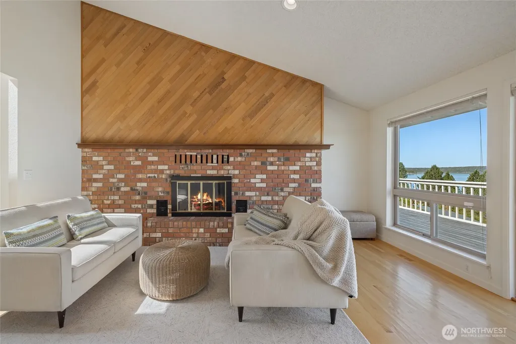 70 Hewitt Drive Steilacoom WA 98388