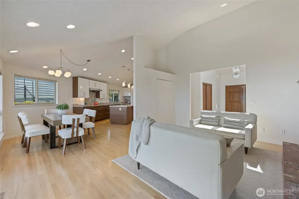 70 Hewitt Drive Steilacoom WA 98388