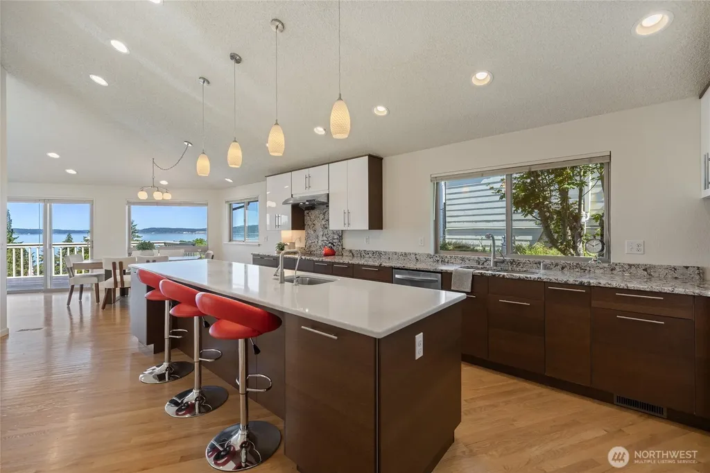 70 Hewitt Drive Steilacoom WA 98388
