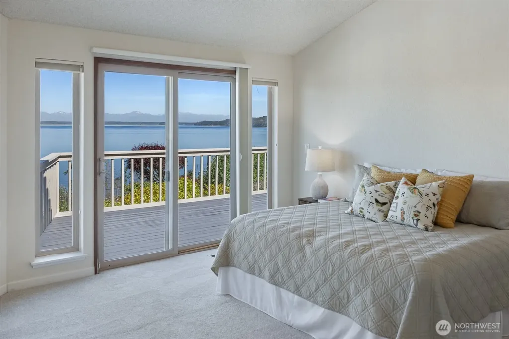 70 Hewitt Drive Steilacoom WA 98388
