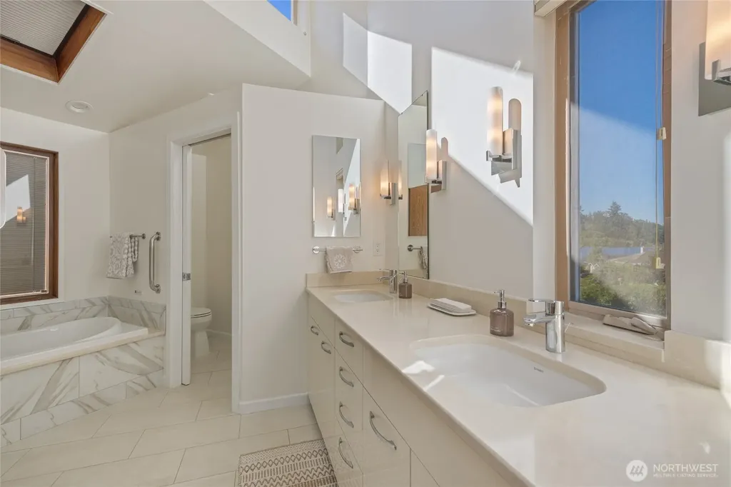 70 Hewitt Drive Steilacoom WA 98388