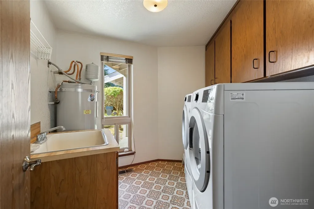 70 Hewitt Drive Steilacoom WA 98388