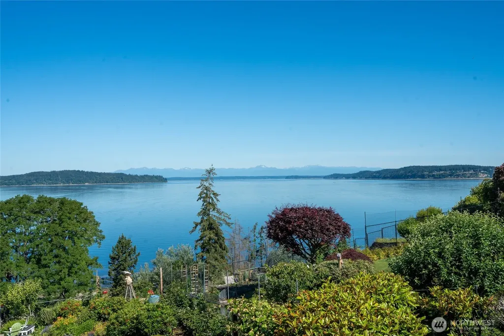 70 Hewitt Drive Steilacoom WA 98388
