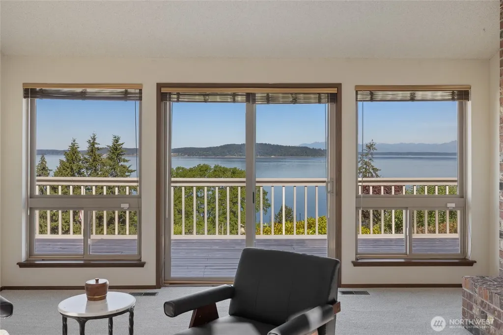 70 Hewitt Drive Steilacoom WA 98388