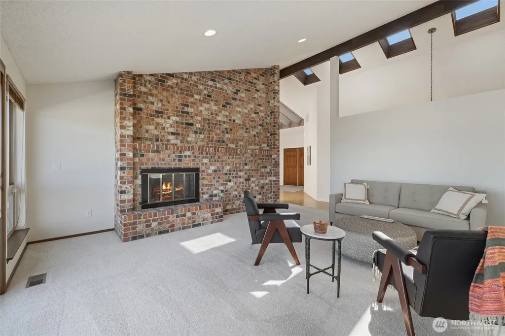 70 Hewitt Drive Steilacoom WA 98388