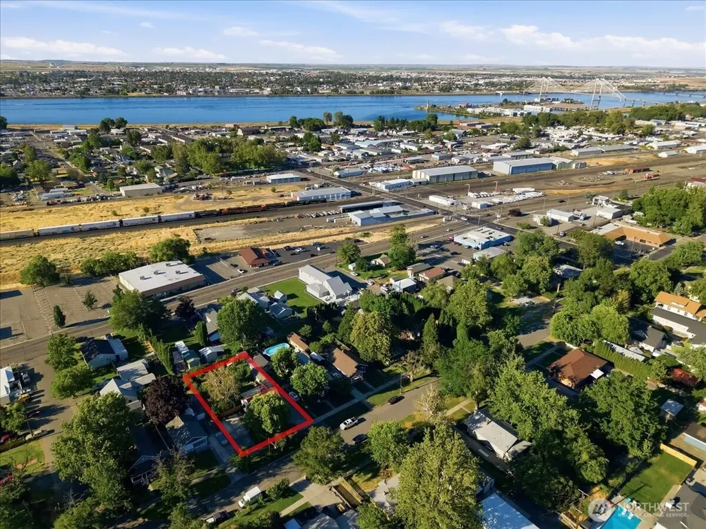 810 W Albany Avenue Kennewick WA 99336