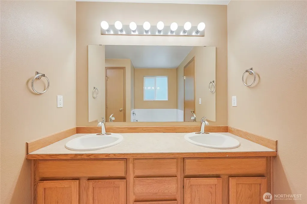 3995 SW Cimmarron Lane Port Orchard WA 98367