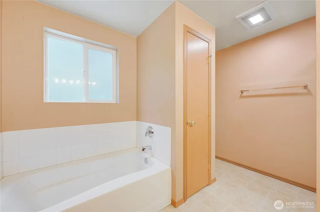 3995 SW Cimmarron Lane Port Orchard WA 98367