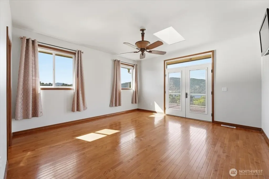 22 Washington Street Manson WA 98831