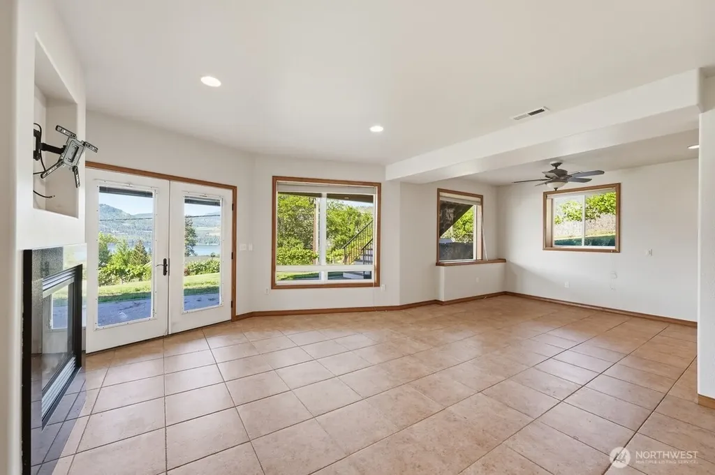 22 Washington Street Manson WA 98831