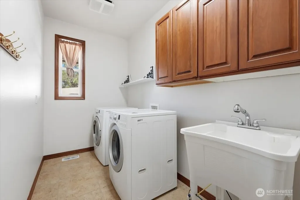 22 Washington Street Manson WA 98831