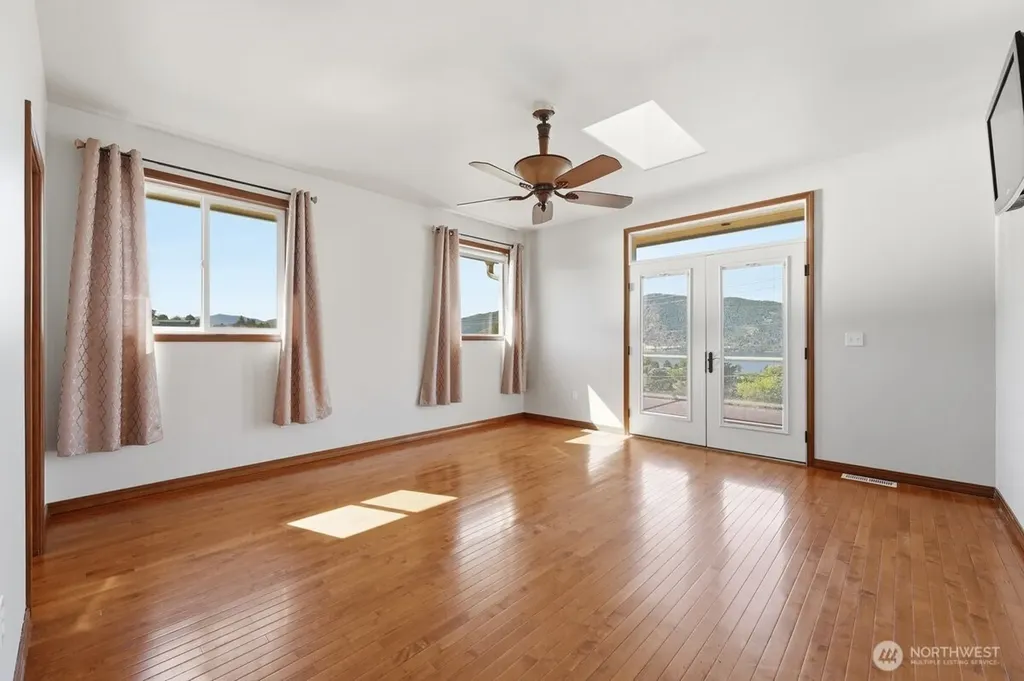 22 Washington Street Manson WA 98831