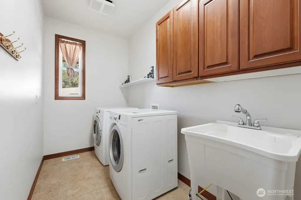 22 Washington Street Manson WA 98831