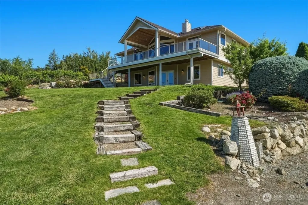 22 Washington Street Manson WA 98831