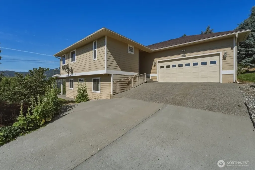 22 Washington Street Manson WA 98831